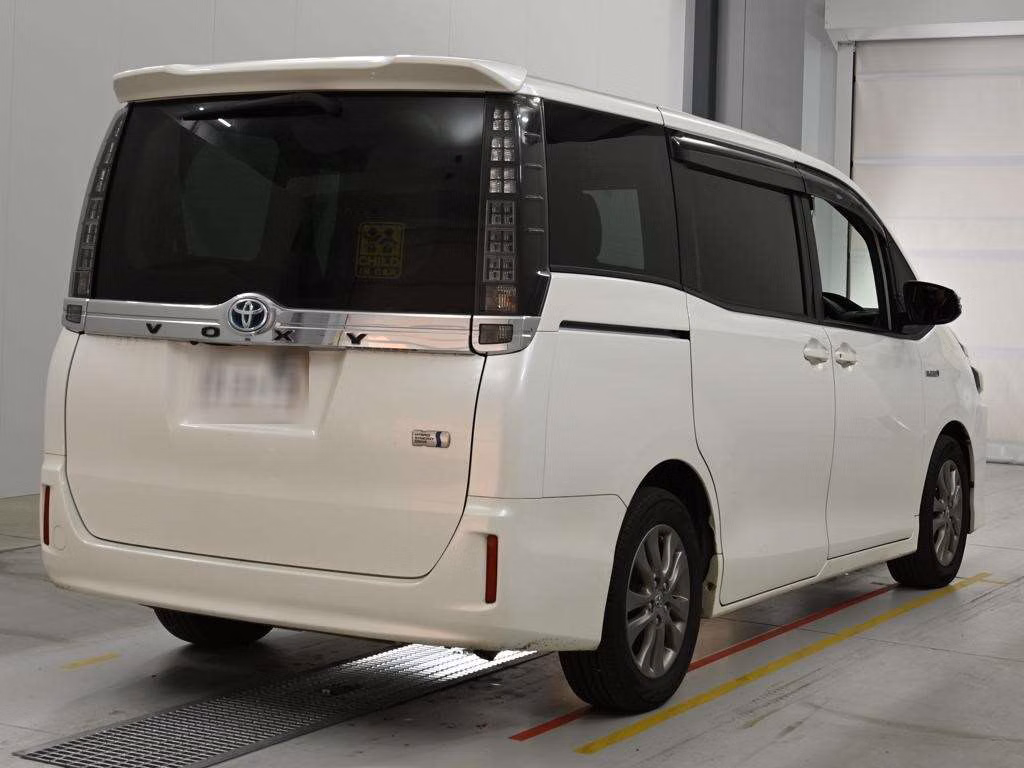 TOYOTA VOXY