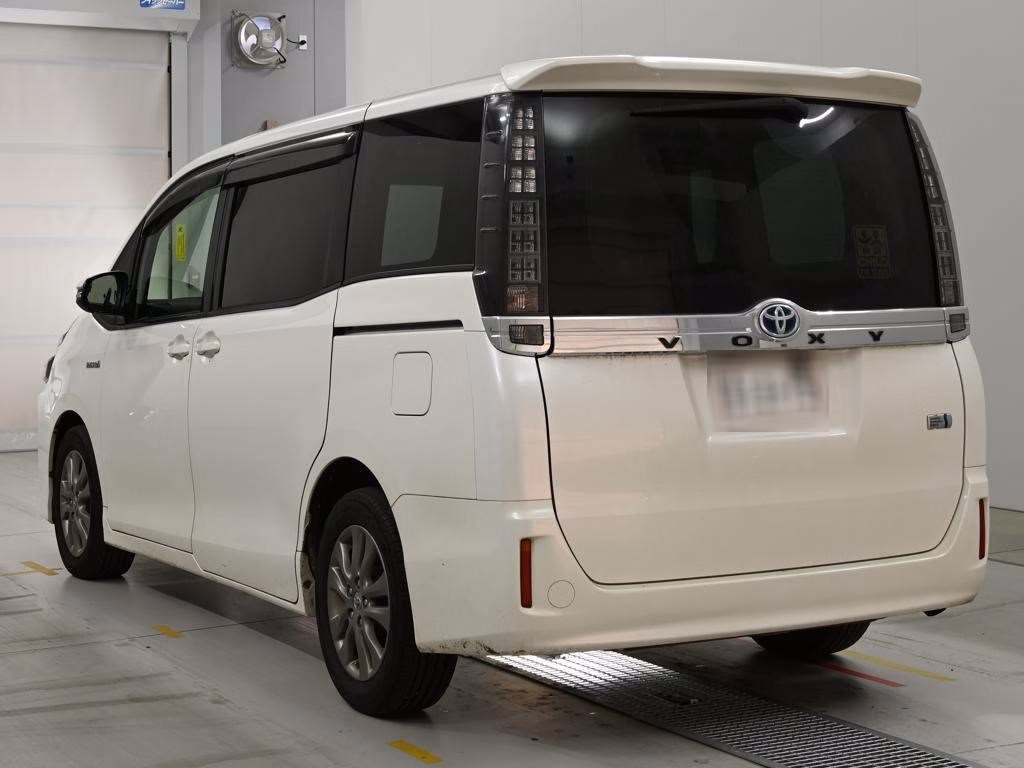 TOYOTA VOXY