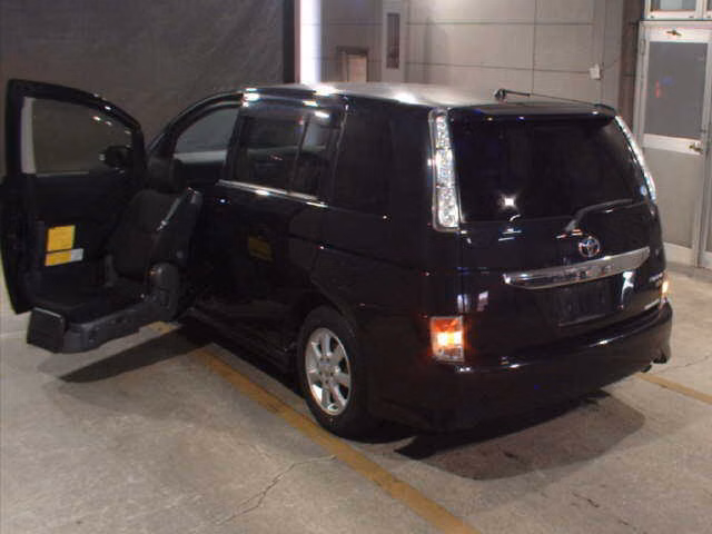 TOYOTA ISIS