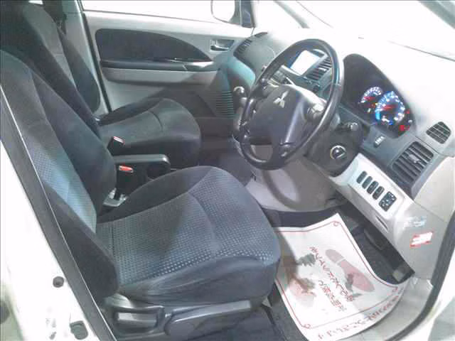 MITSUBISHI GRANDIS