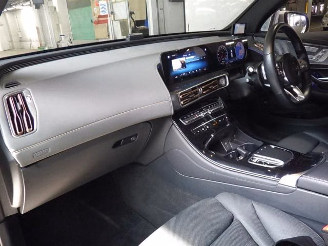 MERCEDES-BENZ EQC