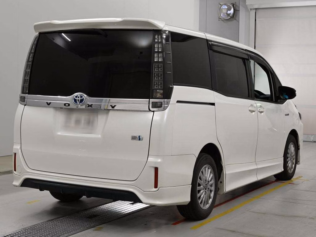 TOYOTA VOXY