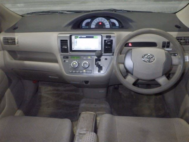 TOYOTA RAUM