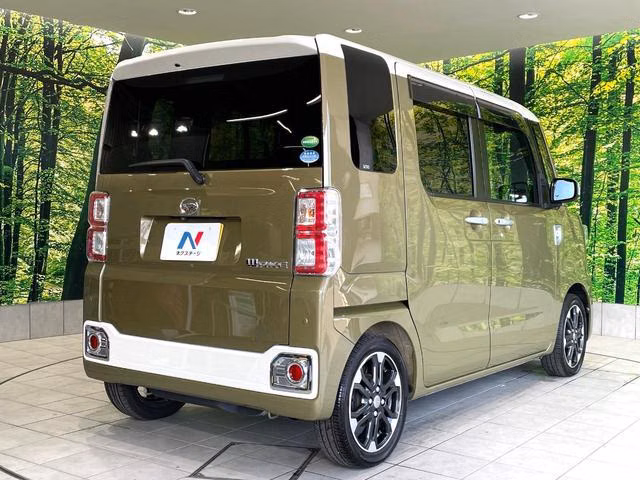 DAIHATSU WAKE