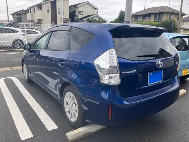 TOYOTA PRIUS ALPHA