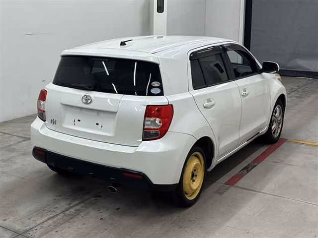 TOYOTA IST