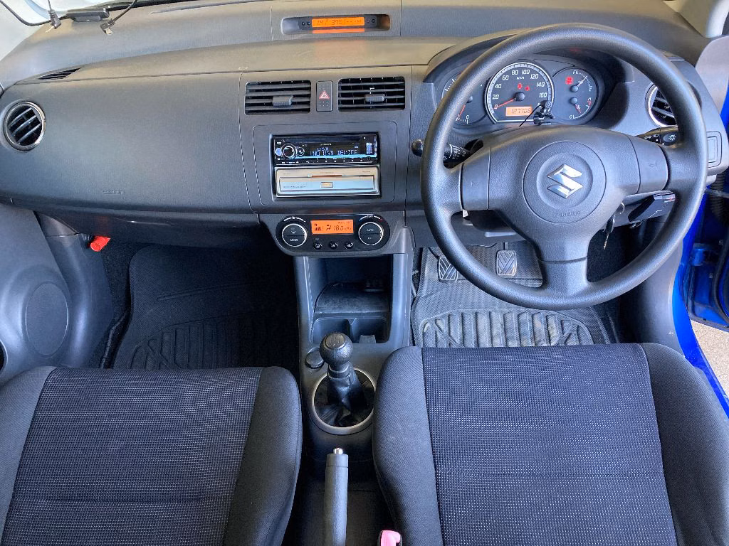 SUZUKI SWIFT