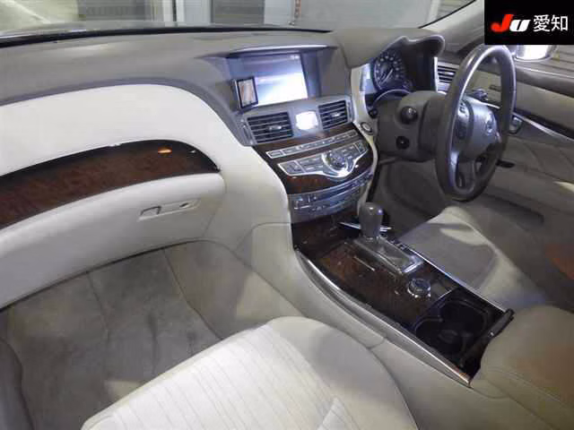 NISSAN FUGA
