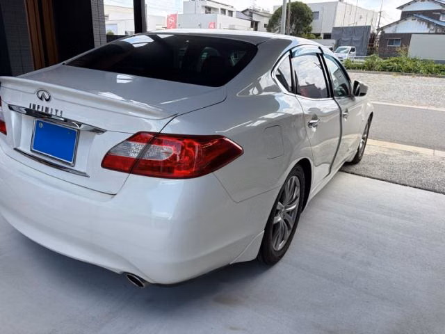 NISSAN FUGA