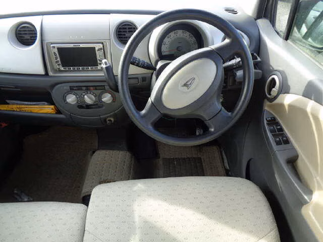 DAIHATSU MOVE LATTE