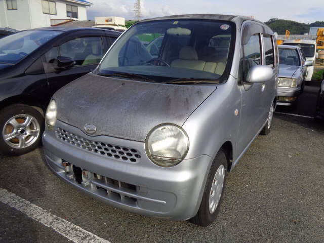DAIHATSU MOVE LATTE
