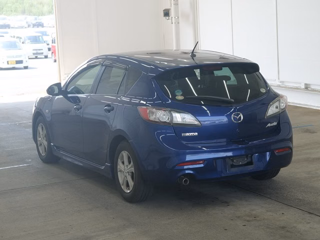 MAZDA AXELA