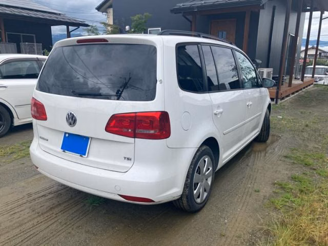 VOLKSWAGEN TOURAN