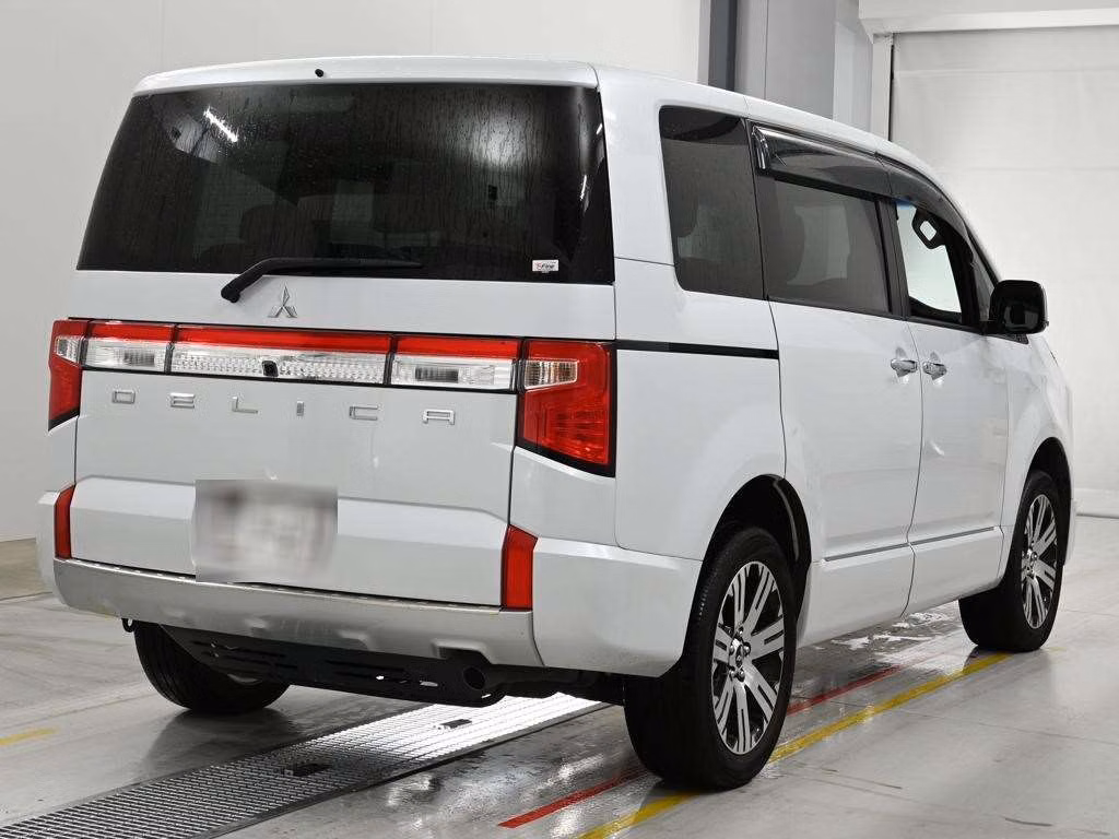 MITSUBISHI DELICA D:5