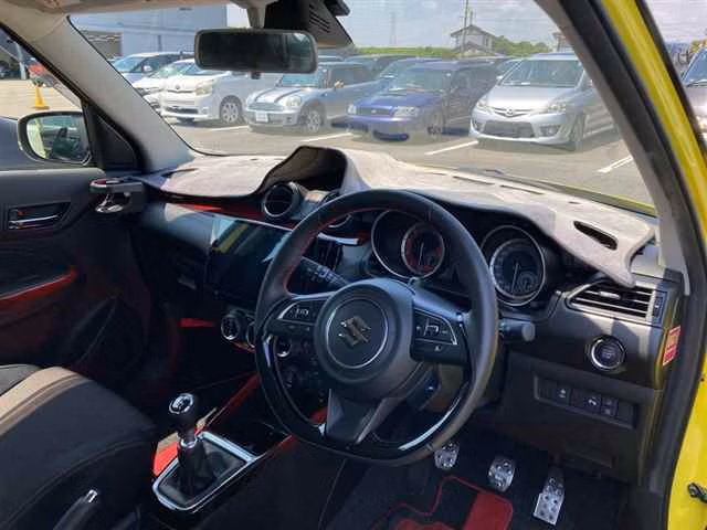 SUZUKI SWIFT