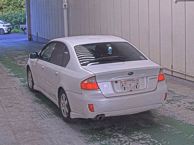 SUBARU LEGACY B4
