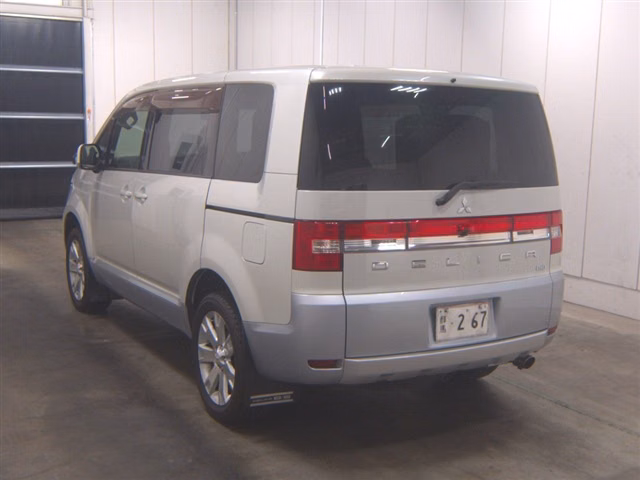 MITSUBISHI DELICA D:5
