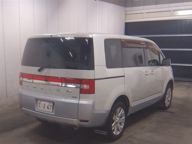 MITSUBISHI DELICA D:5