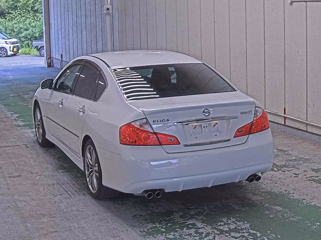 NISSAN FUGA
