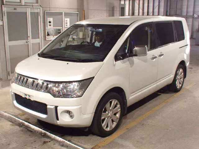 MITSUBISHI DELICA D:5