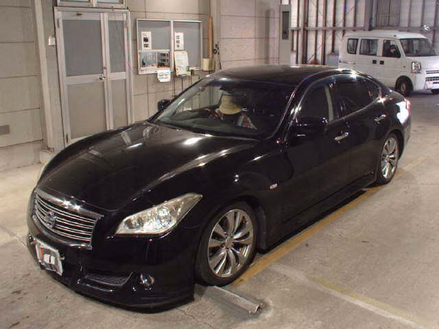 NISSAN FUGA