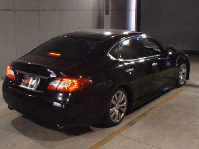 NISSAN FUGA