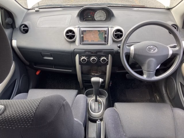 TOYOTA IST