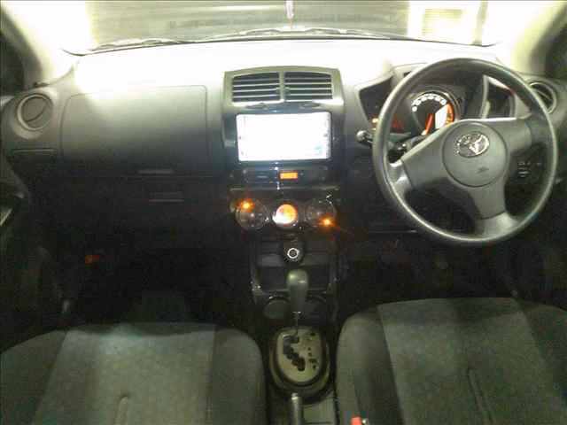 TOYOTA IST