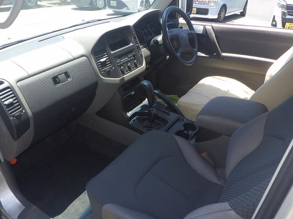 MITSUBISHI PAJERO