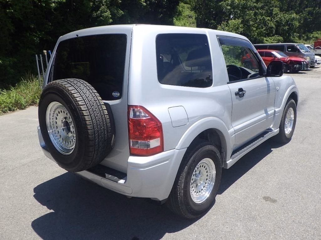 MITSUBISHI PAJERO