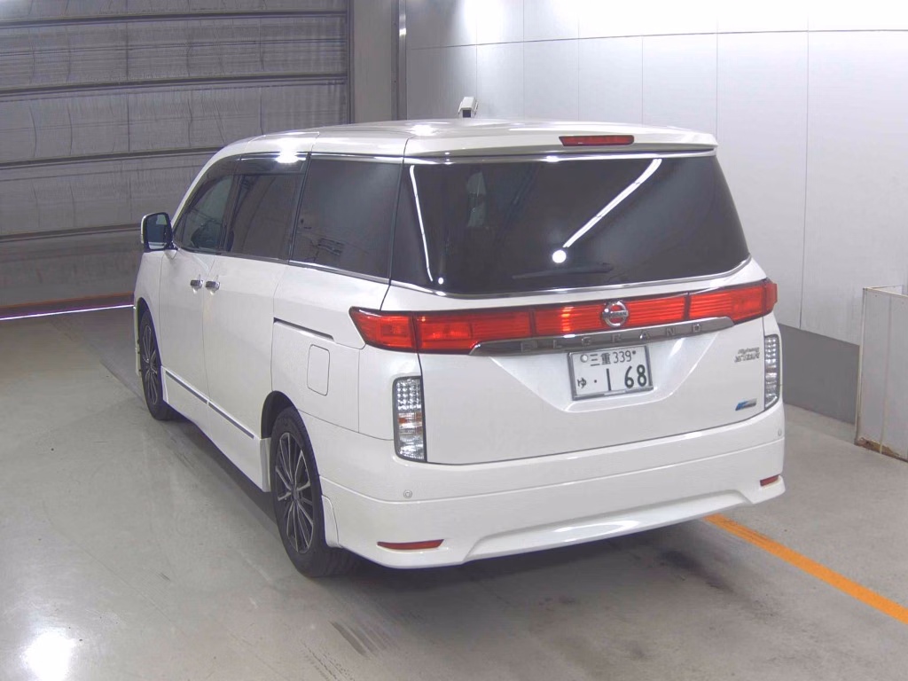 NISSAN ELGRAND