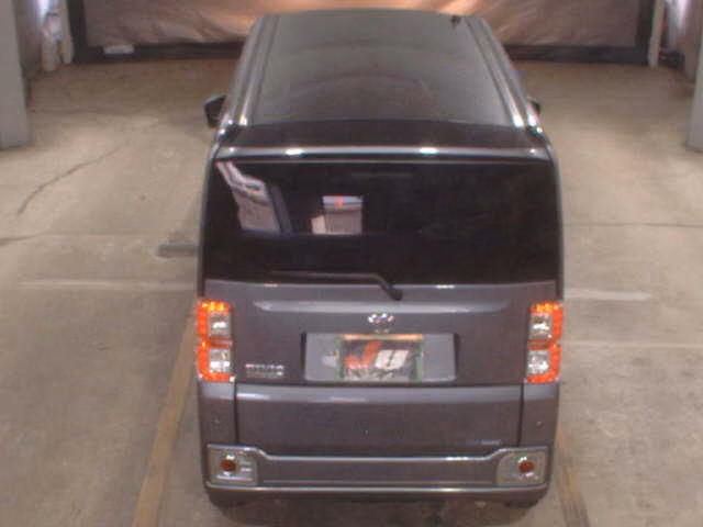 TOYOTA PIXIS MEGA