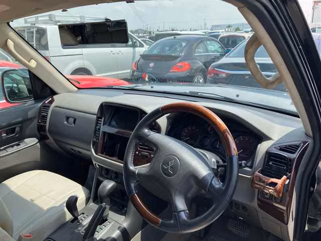 MITSUBISHI PAJERO