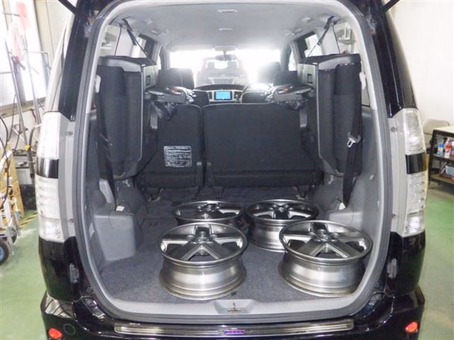 TOYOTA VOXY
