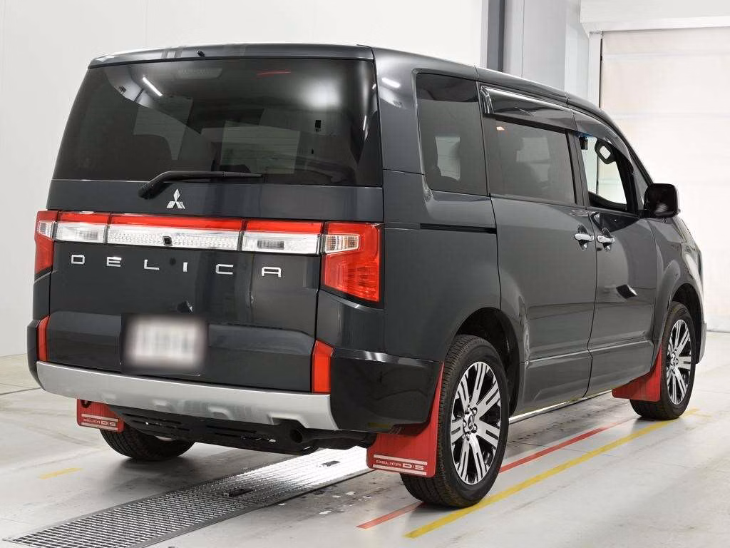 MITSUBISHI DELICA D:5