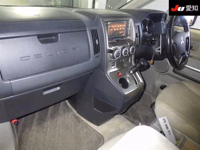 MITSUBISHI DELICA D:5