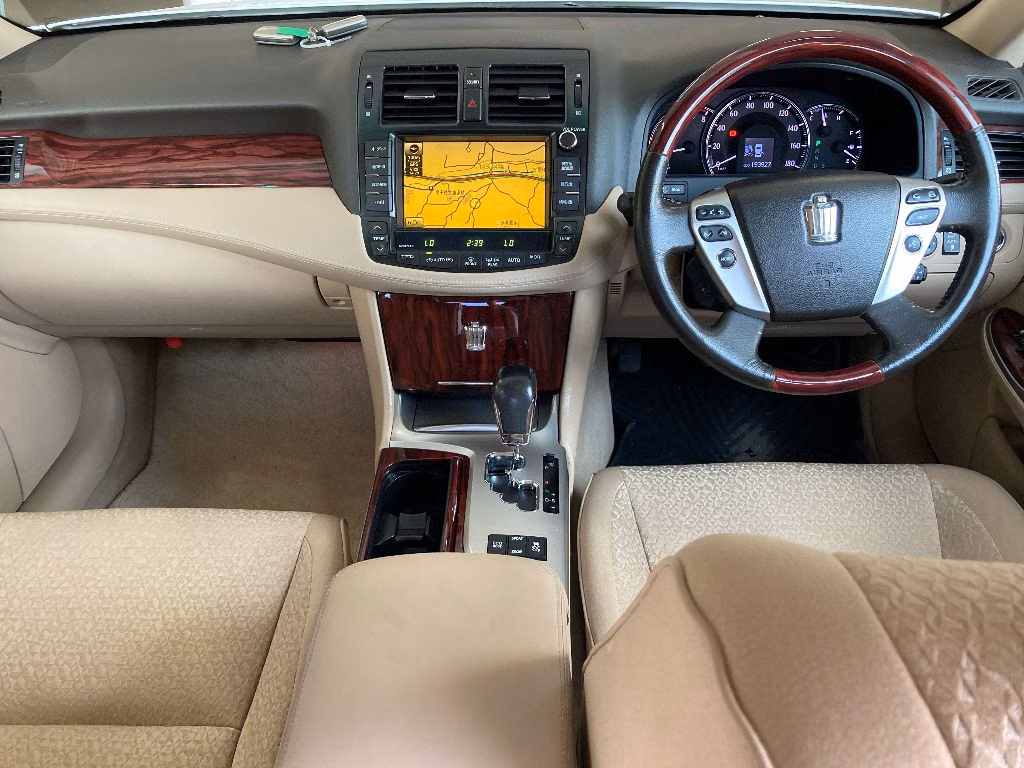 TOYOTA CROWN