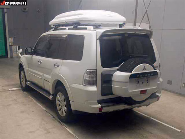 MITSUBISHI PAJERO