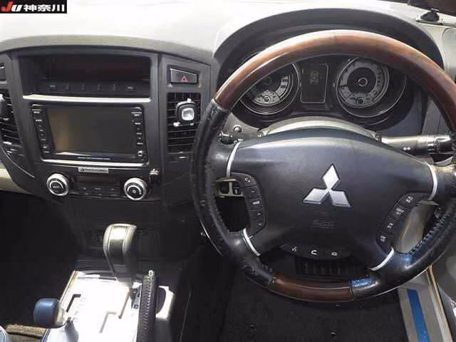 MITSUBISHI PAJERO