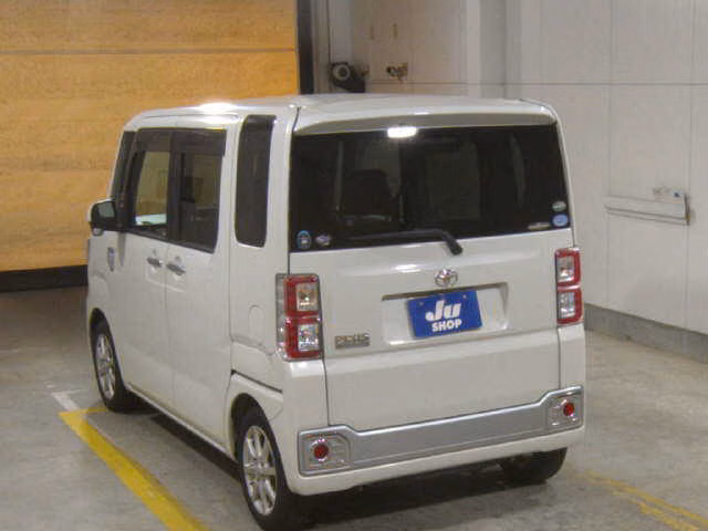 TOYOTA PIXIS MEGA