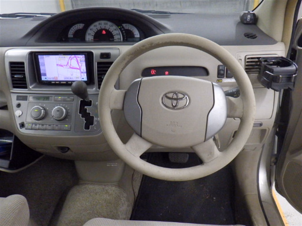 TOYOTA RAUM
