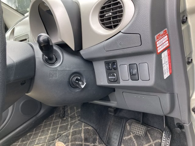 DAIHATSU MOVE LATTE