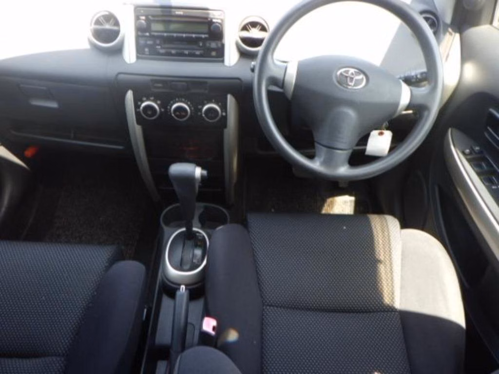 TOYOTA IST