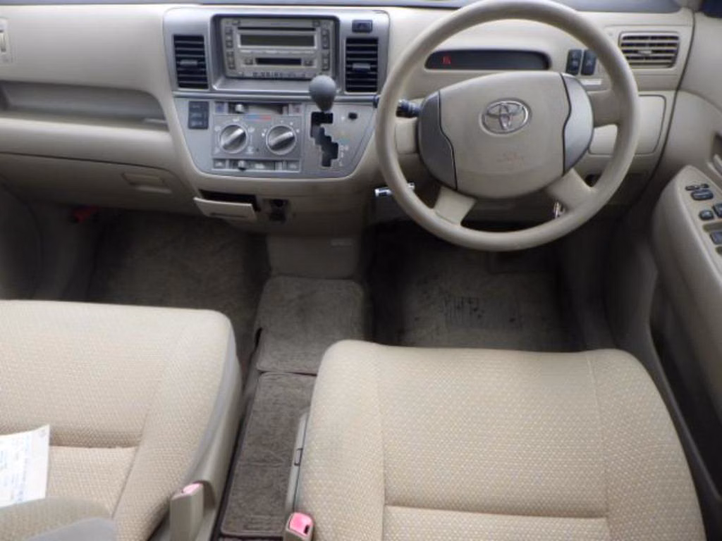 TOYOTA RAUM