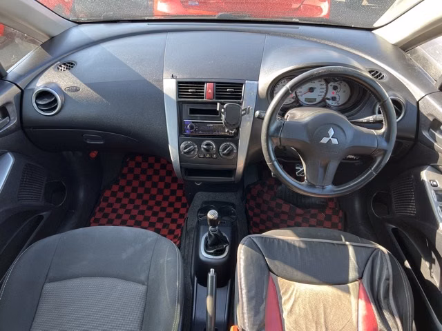 MITSUBISHI COLT