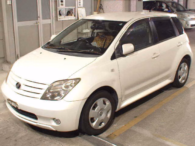TOYOTA IST