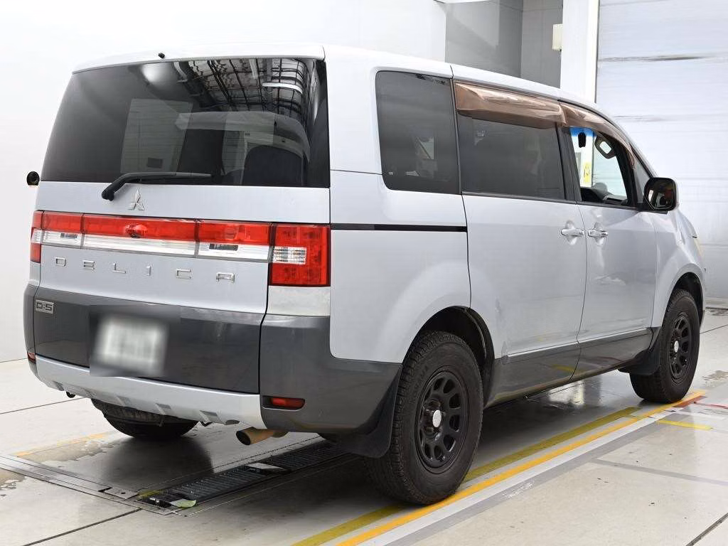 MITSUBISHI DELICA D:5