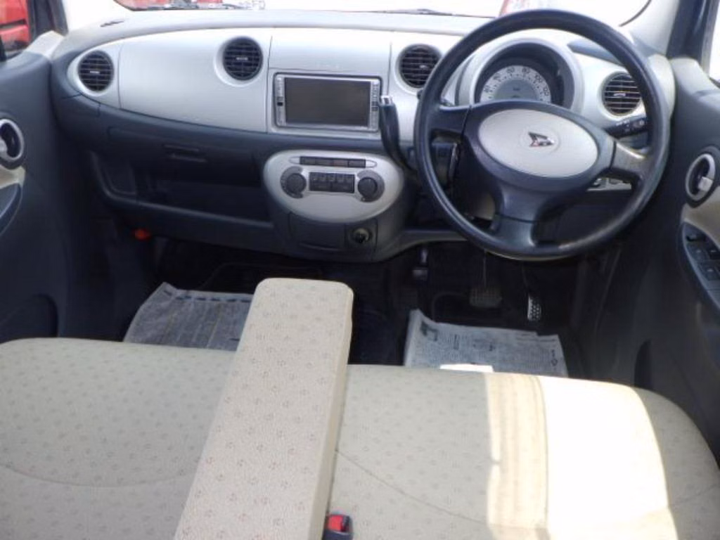 DAIHATSU MOVE LATTE