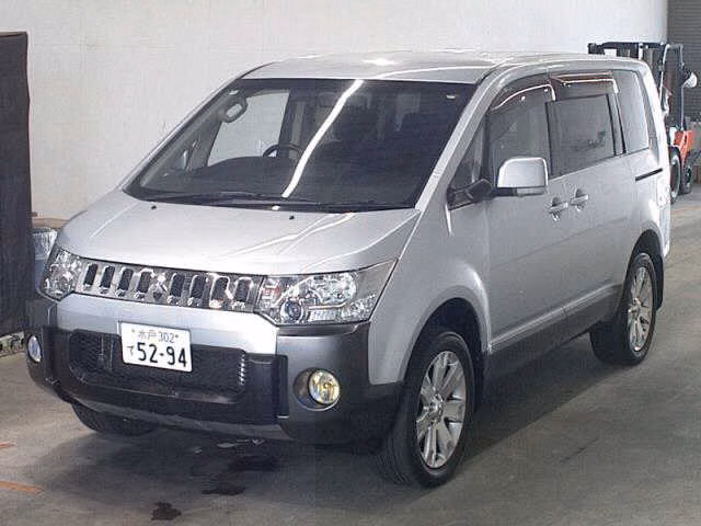 MITSUBISHI DELICA D:5