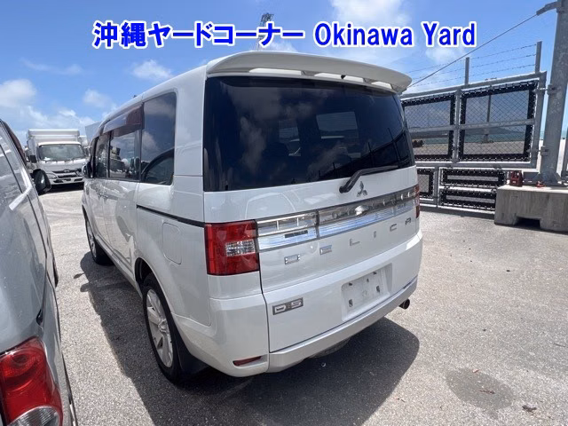 MITSUBISHI DELICA D:5